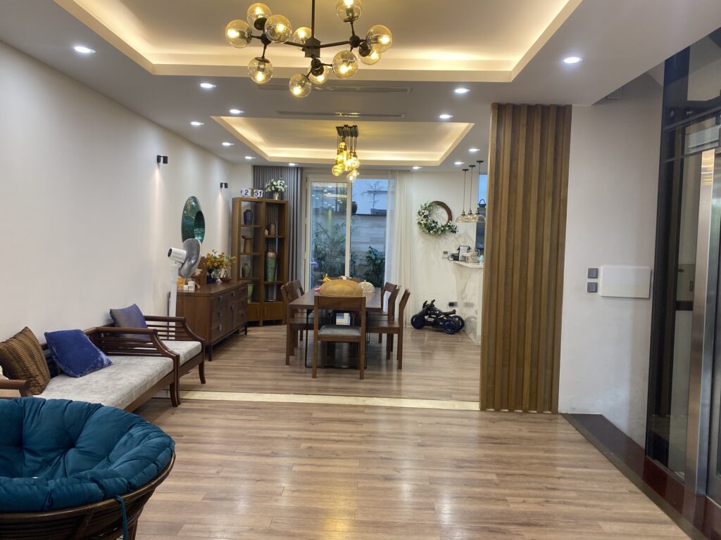 Cho thuê biệt thự căn góc 5 phòng ngủ khu BT5 Kita Ciputra giá 60tr/tháng DT 140m2